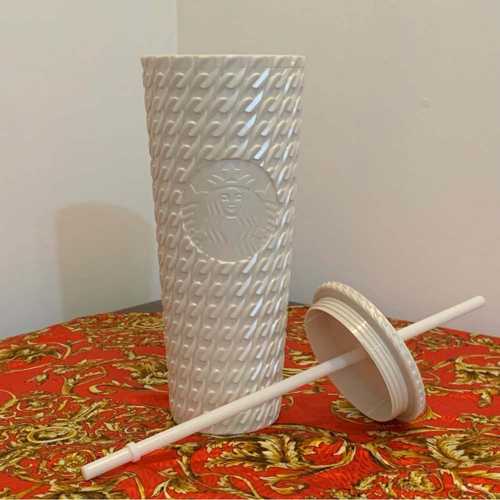 *NWT* Starbucks 24 oz Matte Cream Sheen Cable Knit Venti Tumbler - Fall 2025 - Picture 5 of 6